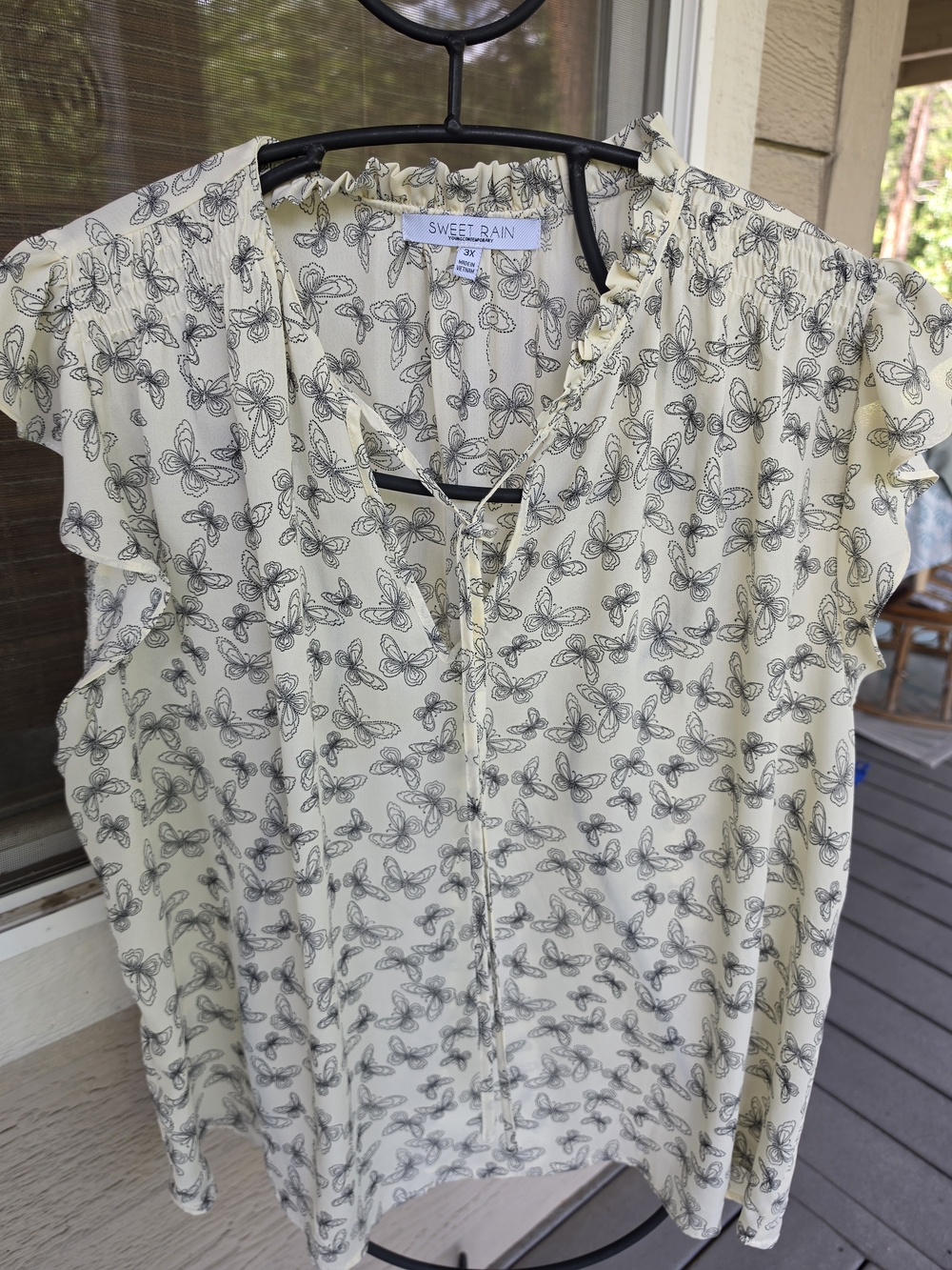 Sweet Rain Cream Butterfly Tie-Front Flutter Sleeve Blouse